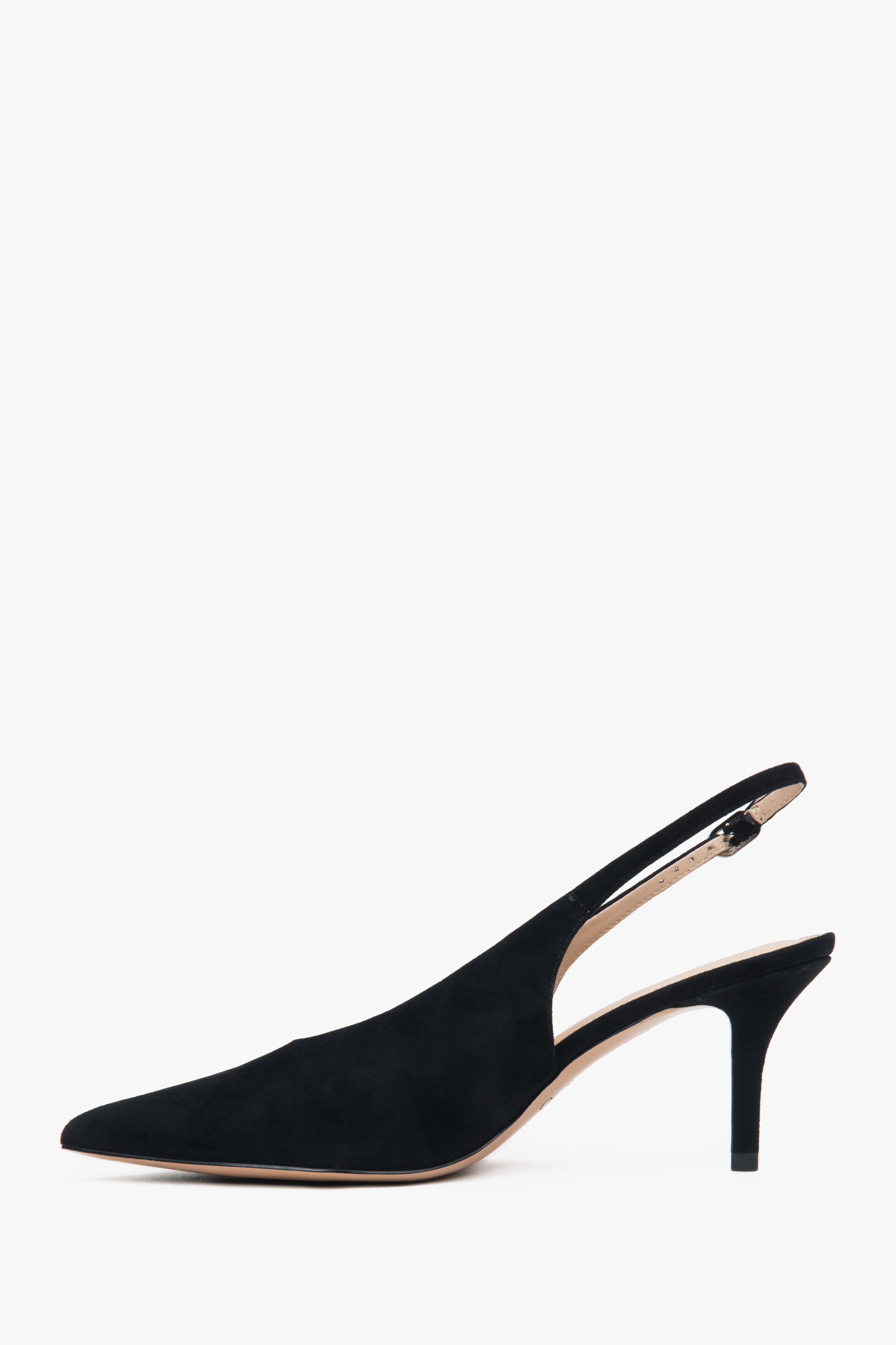 Eleganckie czarne czółenka damskie Estro, wykonane z miękkiego weluru, o fasonie slingback i na wygodnym, niskim obcasie.