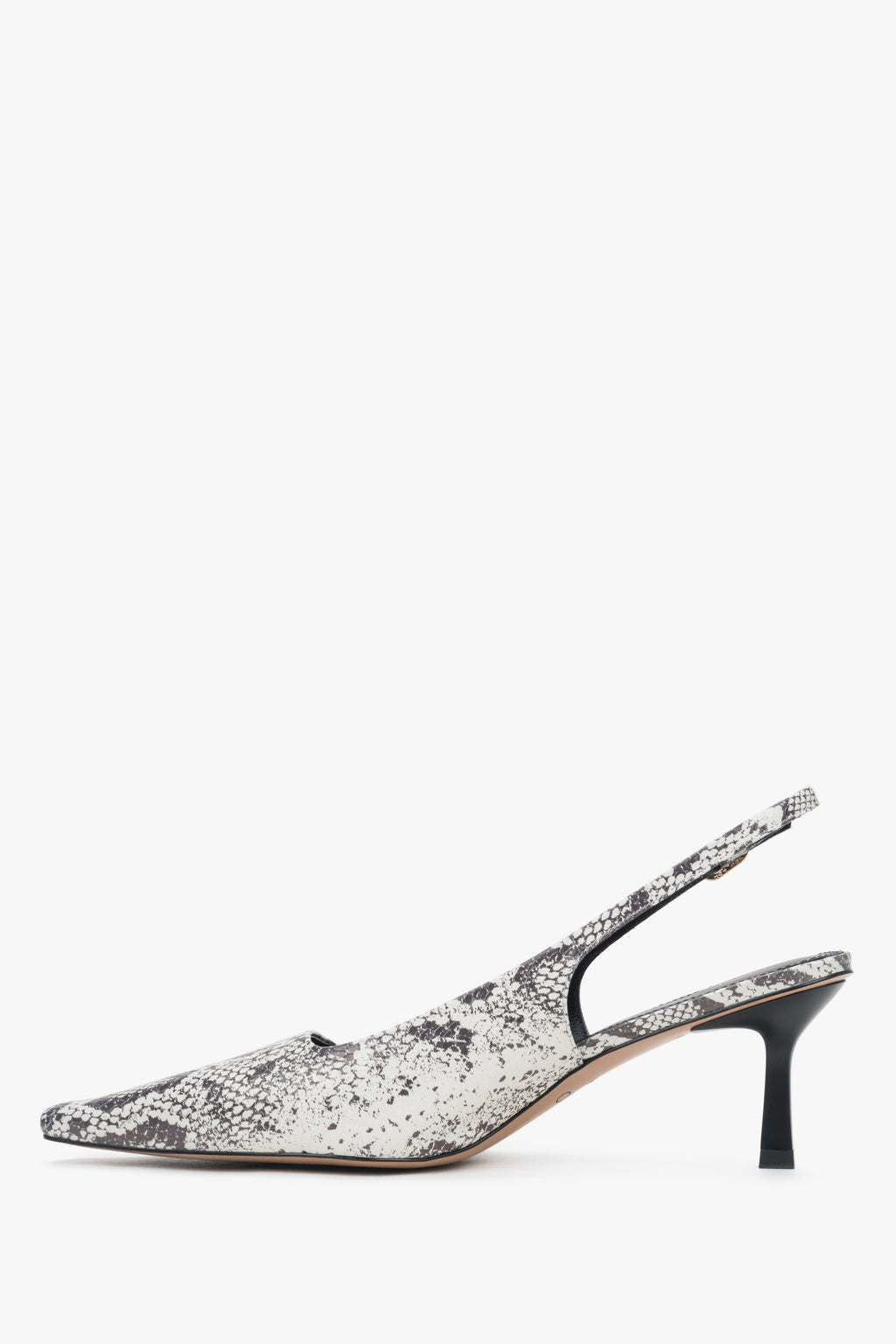 Skórzane czółenka damskie ze zwierzęcym wzorem na niskim obcasie typu slingback marki Estro.​