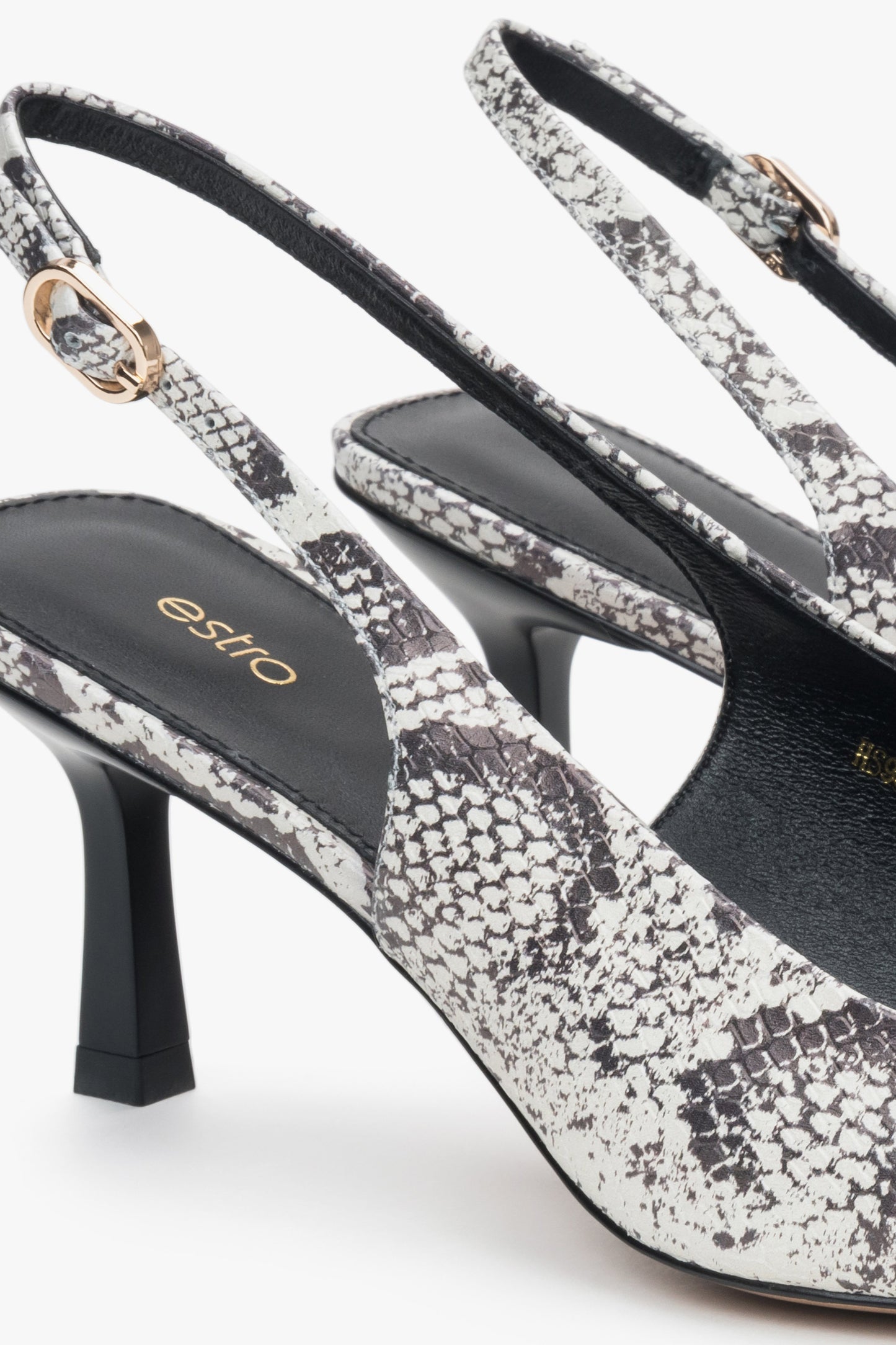 Czarno-szare czółenka damskie typu slingback wykonane ze skóry przez Estro z wzorem węża - detale. 