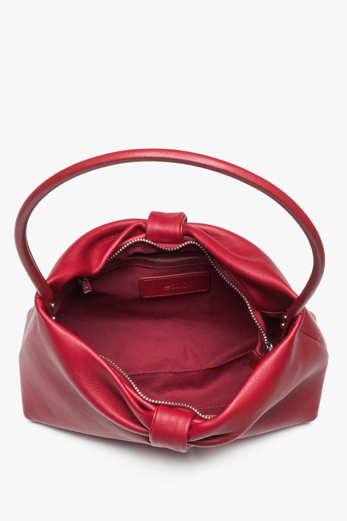Modna skórzana torebka damska w kolorze czerwonym z ozdobną patką Estro