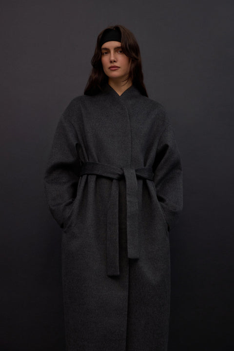 Długi ciemnoszary płaszcz damski wiązany w pasie z wełny wielbłądziej i kaszmiru Estro ER00117913.