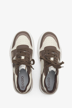 Brązowo-beżowe sneakersy damskie ze skóry Estro - prezentacja modelu z góry.