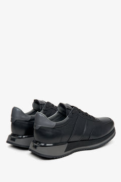 Skórzane, czarne sneakersy męskie Estro - zbliżenie na linię boczną i zapiętek.