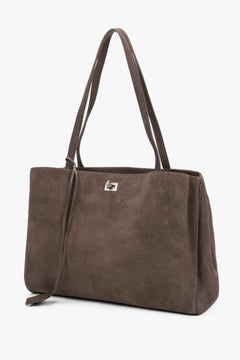 Duża brązowa torba shopper damska z naturalnego weluru Estro w modnym odcieniu cappuccino, prezentująca nowoczesny, minimalistyczny design.