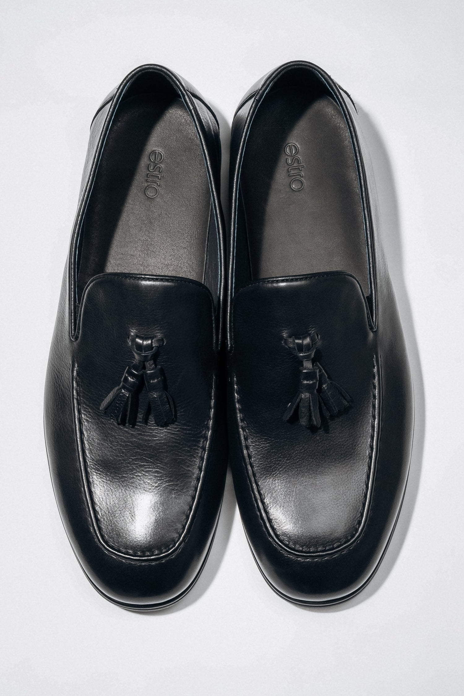 Eleganckie czarne loafersy męskie z chwostem ze skóry naturalnej Estro ER00119072.