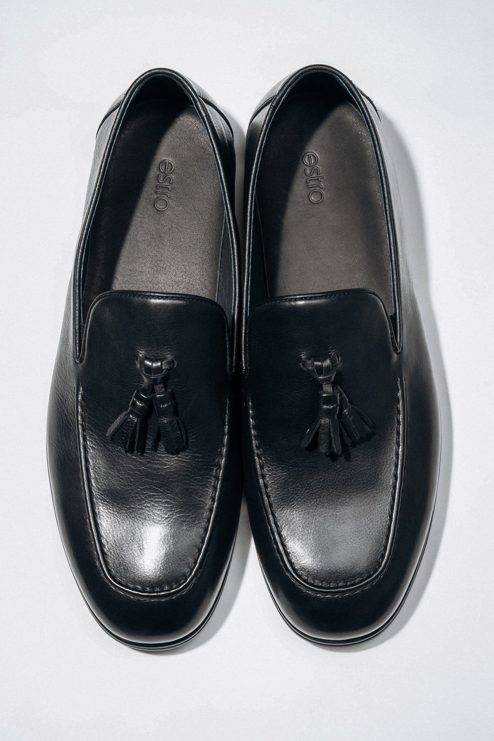 Eleganckie czarne loafersy męskie z chwostem ze skóry naturalnej Estro ER00119072.