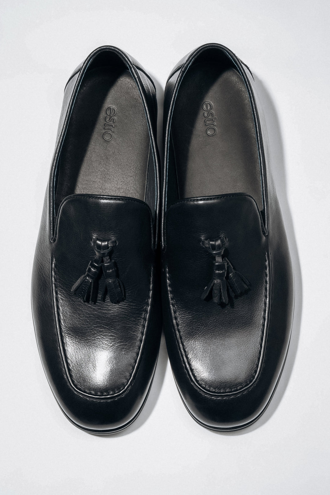 Eleganckie czarne loafersy męskie z chwostem ze skóry naturalnej Estro ER00119072.