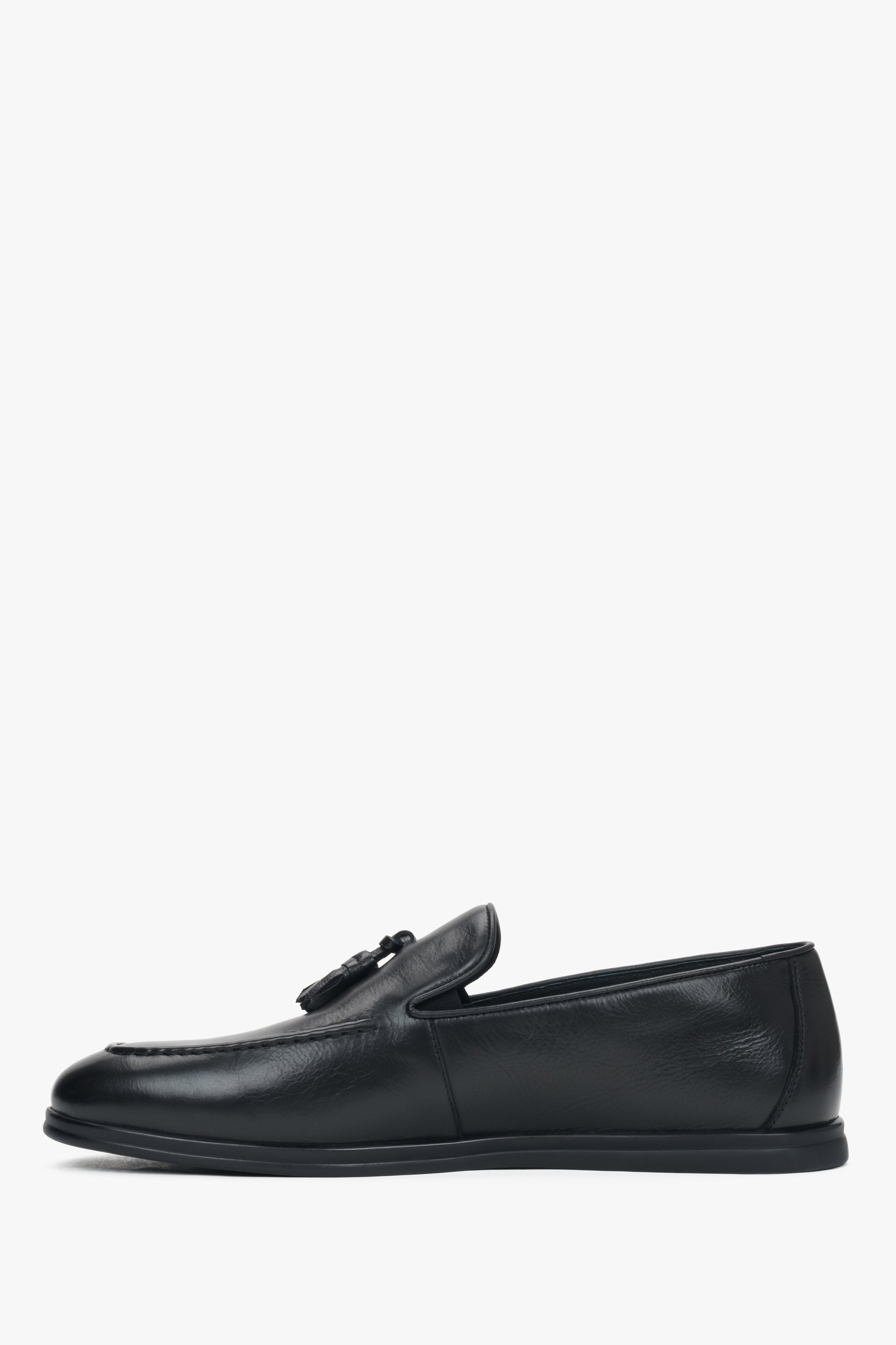 Męskie eleganckie czarne loafersy z chwostem ze skóry naturalnej Estro.