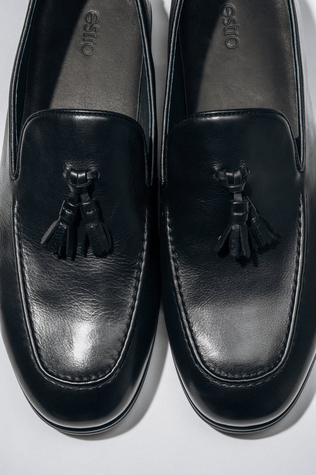 Loafersy męskie z chwostem, eleganckie, czarne, ze skóry naturalnej, Estro.