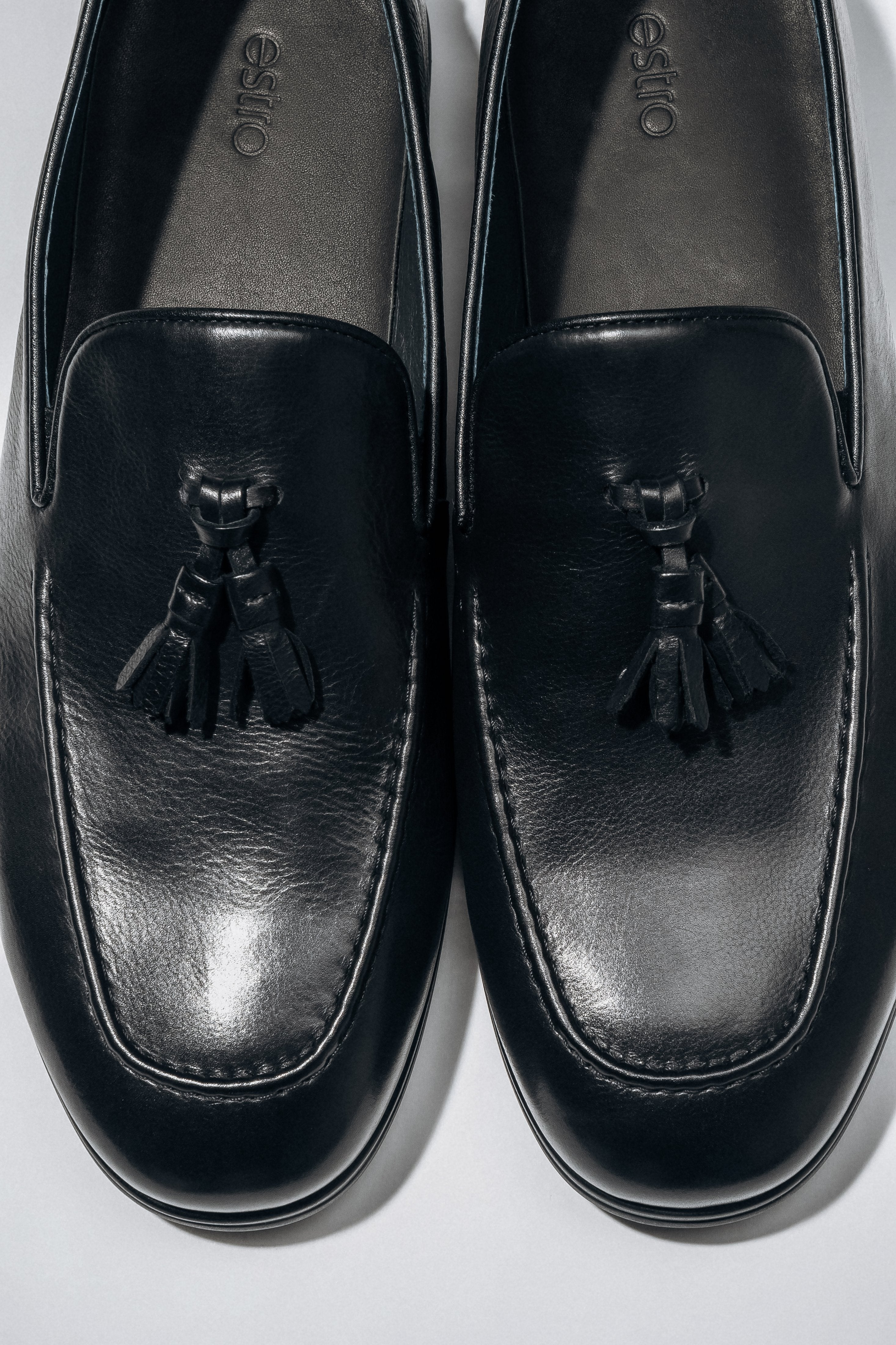 Loafersy męskie z chwostem, eleganckie, czarne, ze skóry naturalnej, Estro.