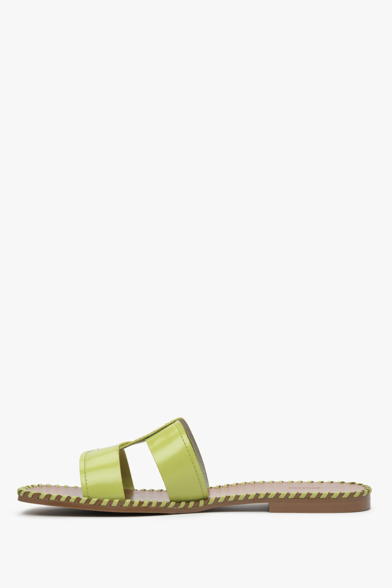 Zielone, skórzane klapki damskie Estro - profil butów.