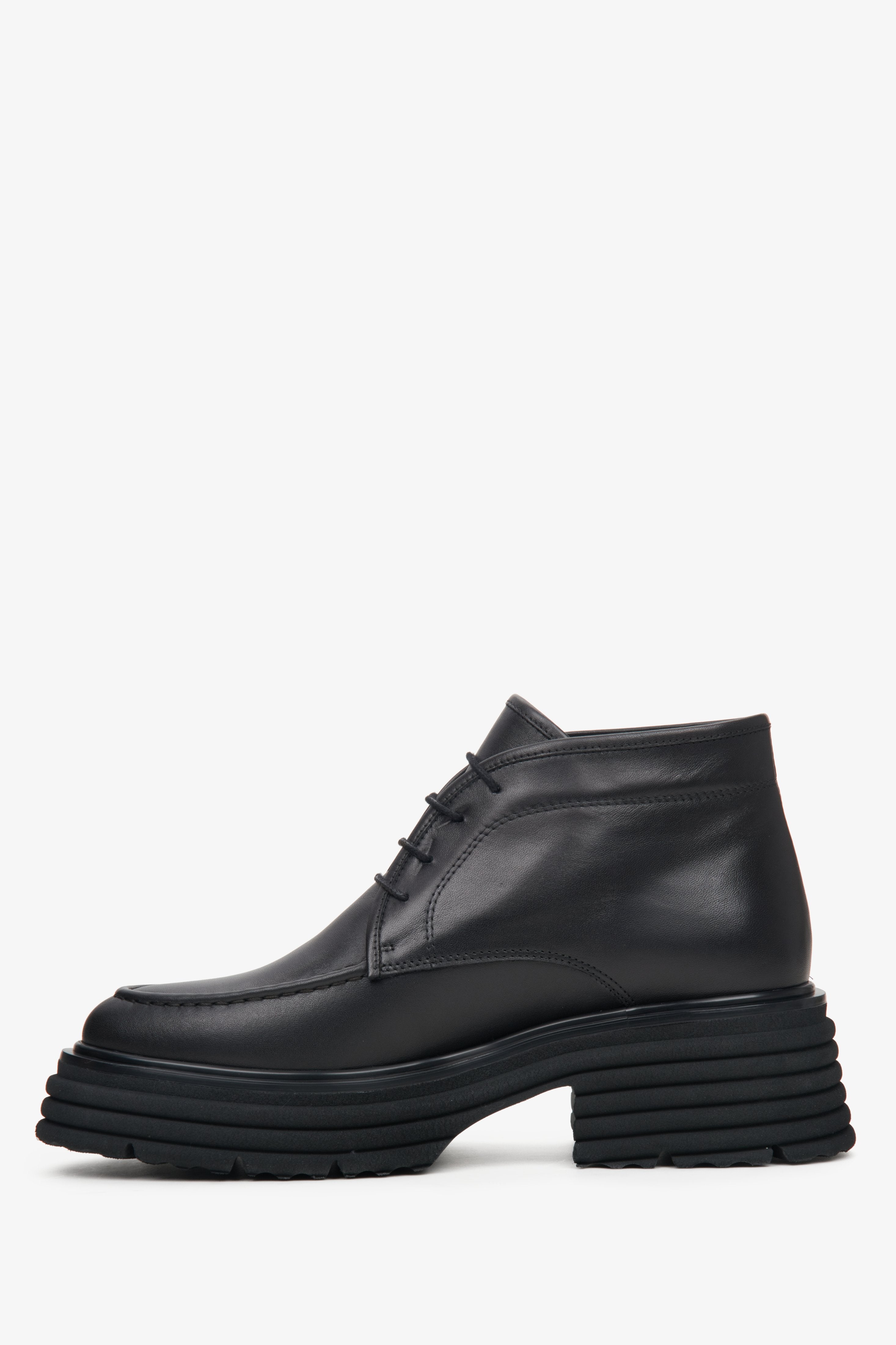 Skórzane czarne botki damskie sznurowane Estro - profil buta.