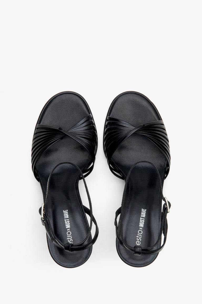 Czarne skórzane sandałki damskie Estro x MustHave ze skóry naturalnej - prezentacja obuwia z góry.