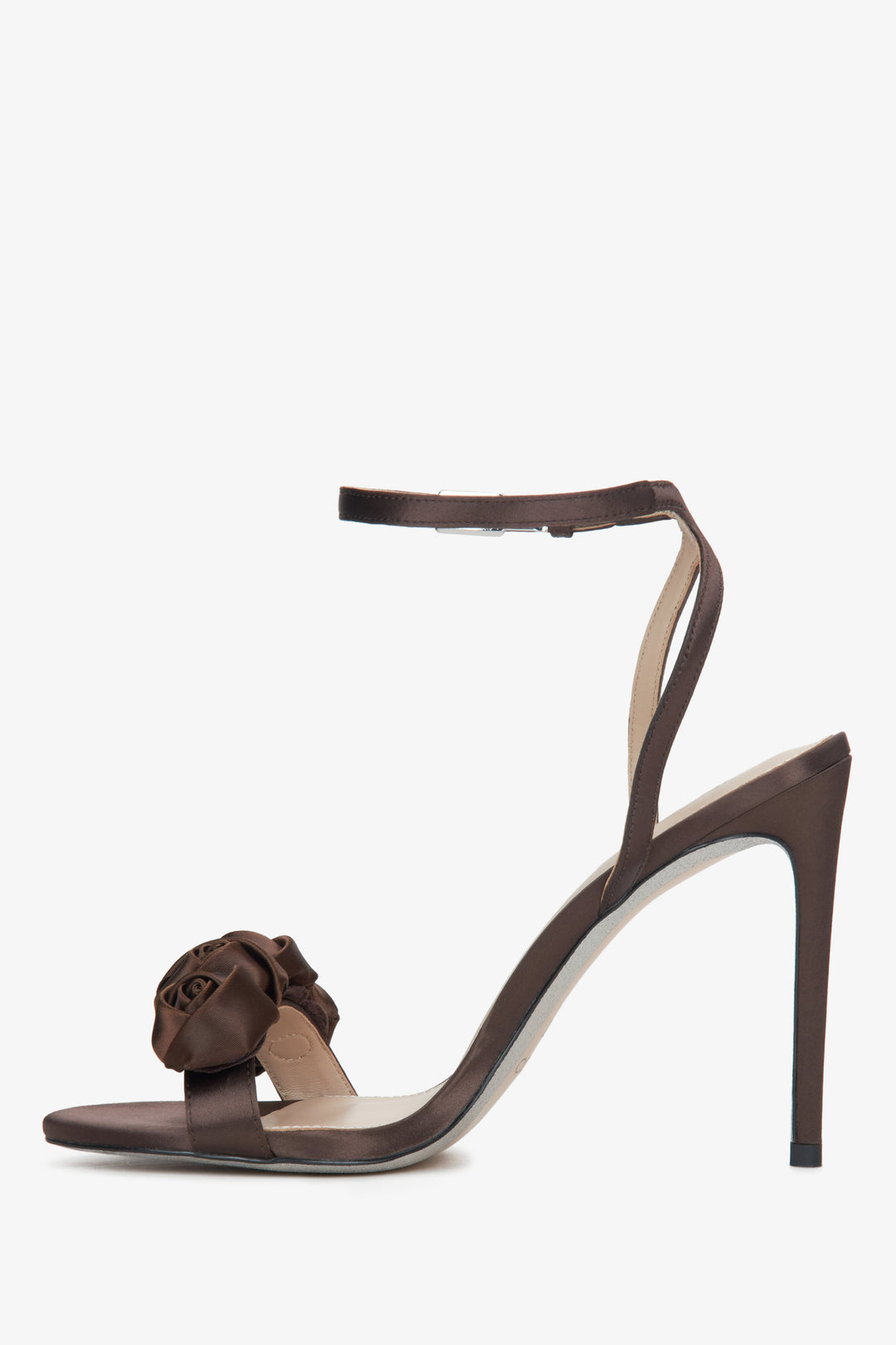 Sandałki damskie na wysokiej szpilce Estro w kolorze ciemnobrązowym - profil buta.