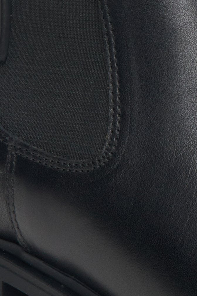Skórzane sztyblety damskie Estro w kolorze czarnym - zbliżenie na detale.