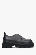Czarne skórzane półbuty damskie sznurowane Estro - profil buta.