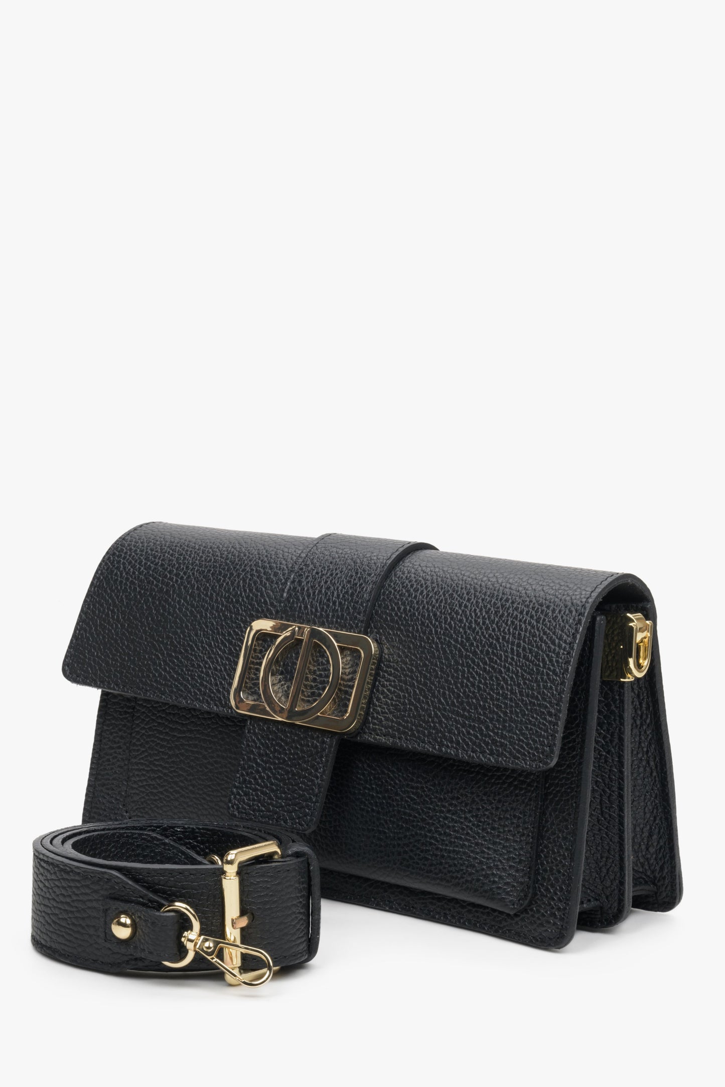 Mała, poręczna torebka damska na ramię w kolorze czarnym z włoskiej skóry naturalnej marki Estro.