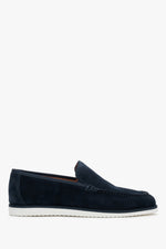 Granatowe loafersy męskie z weluru naturalnego z kontrastującą podeszwą Estro ER00119440.