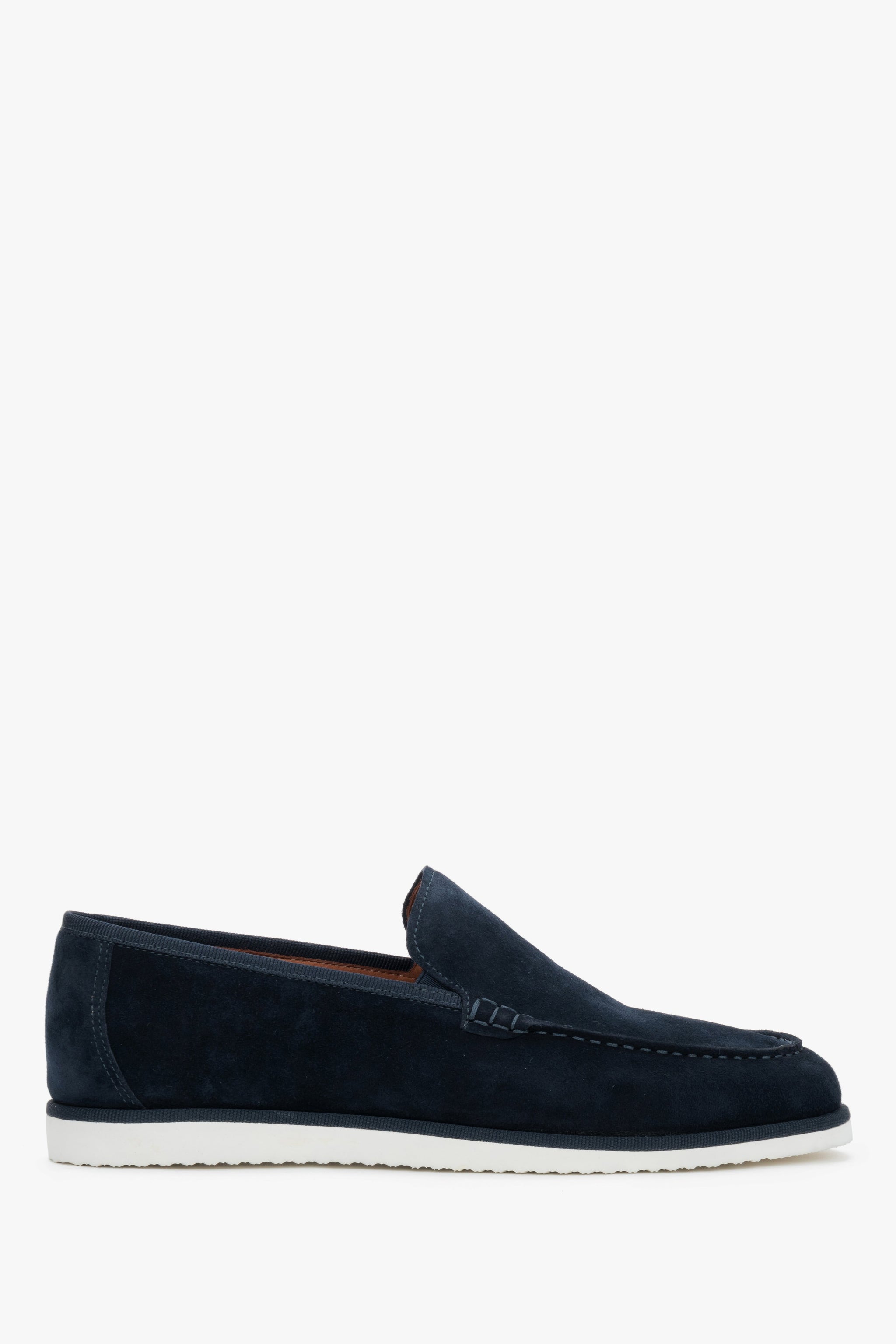 Granatowe loafersy męskie z weluru naturalnego z kontrastującą podeszwą Estro ER00119440.