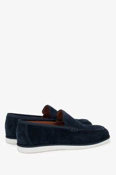 Granatowe loafersy męskie Estro, z weluru naturalnego, z kontrastującą podeszwą.
