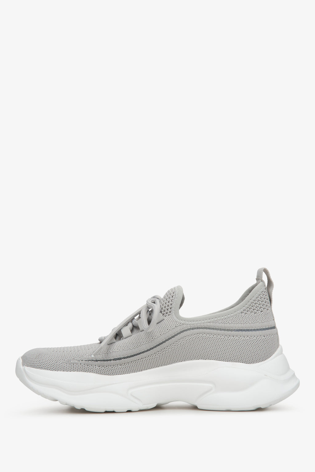 Szare niskie sneakersy damskie Estro na elastycznej podeszwie z siateczki.