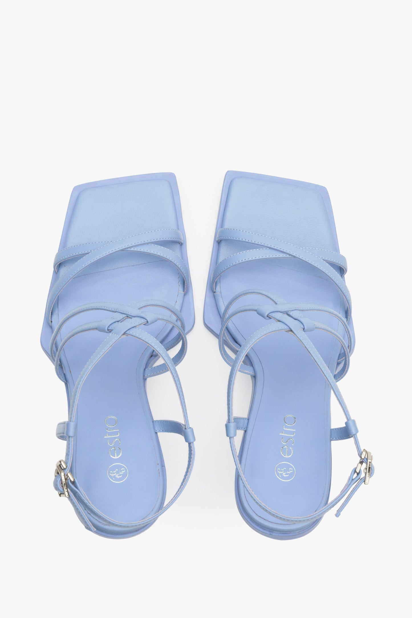 Damskie, skórzane sandały w kolorze niebieskim Estro - prezentacja modelu z góry.