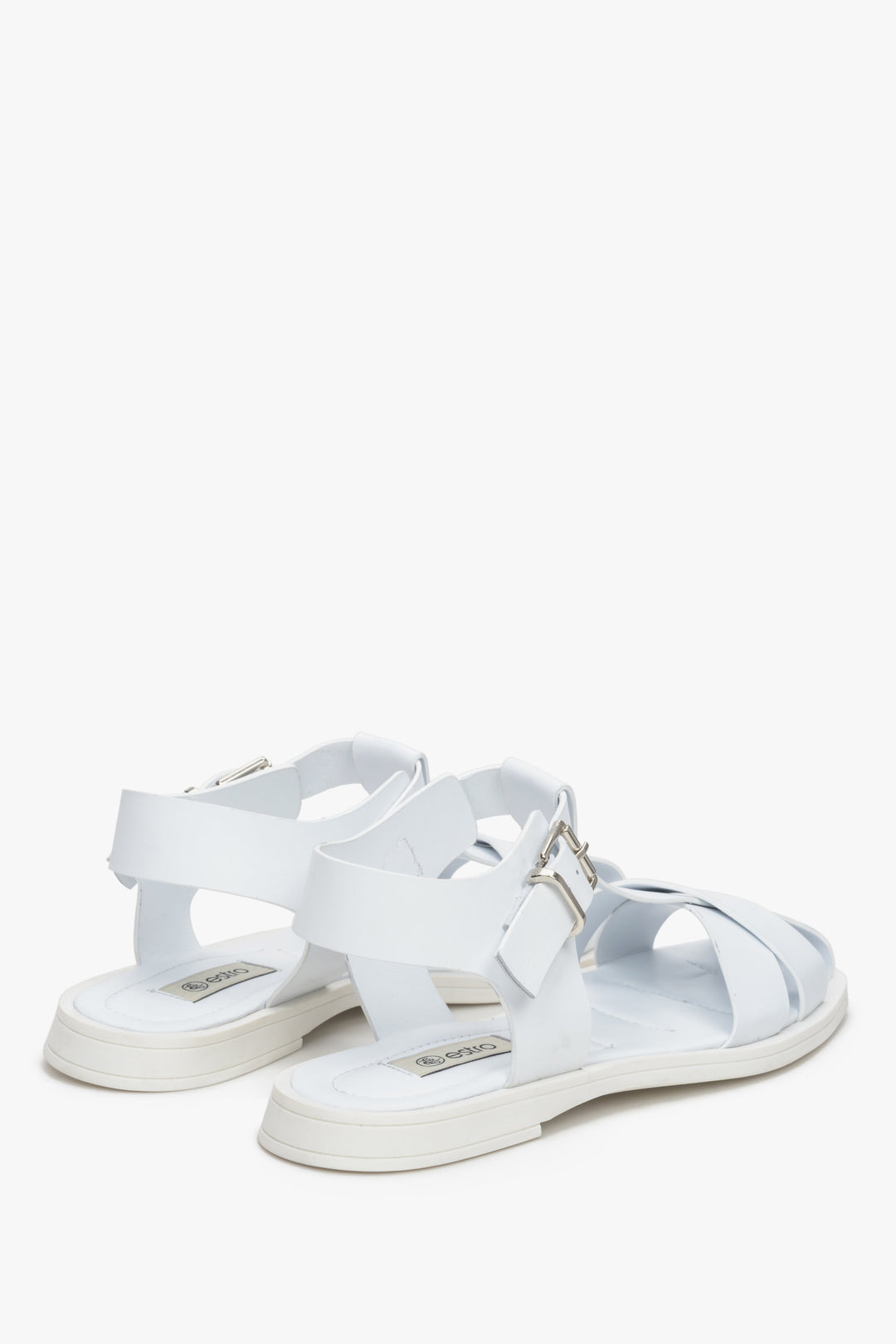 Białe, skórzane sandały damskie Estro - zbliżenie na tylną część butów.