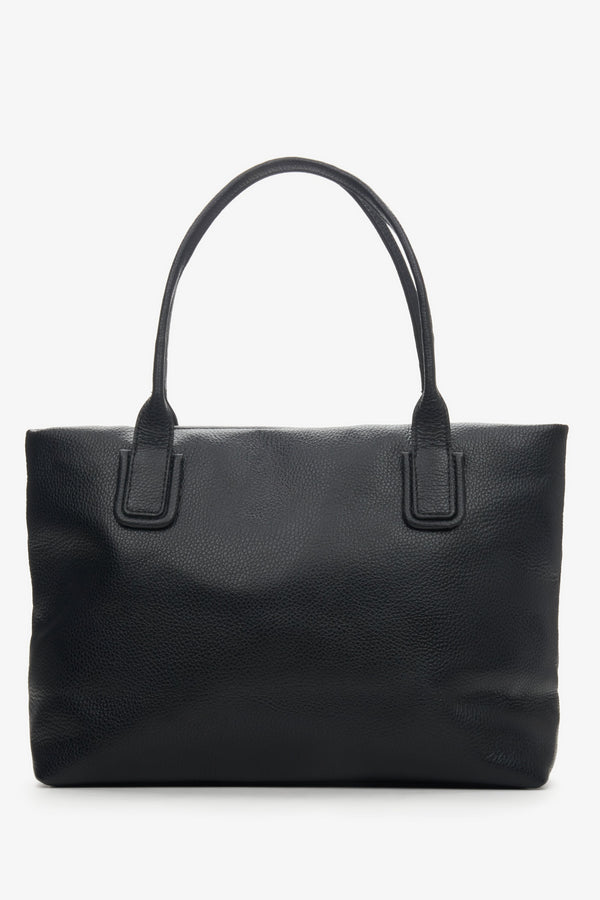 Czarna torebka damska typu shopper z włoskiej skóry naturalnej Estro - tył modelu.