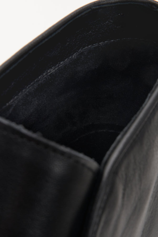 Skórzane, miękkie botki męskie w kolorze czarnym na jesień Estro - zbliżenie na wnętrze modelu.