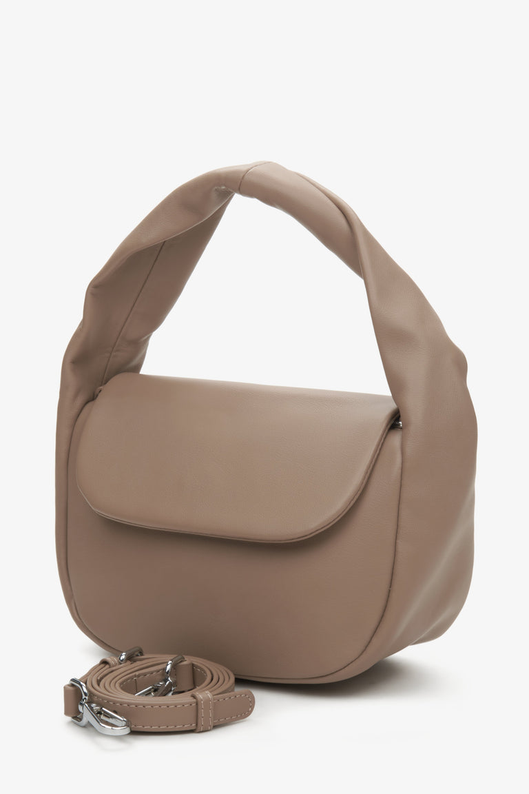 Damska, mała torebka do ręki w kolorze brązowym ze skóry naturalnej marki Estro - prezentacja zestawu.