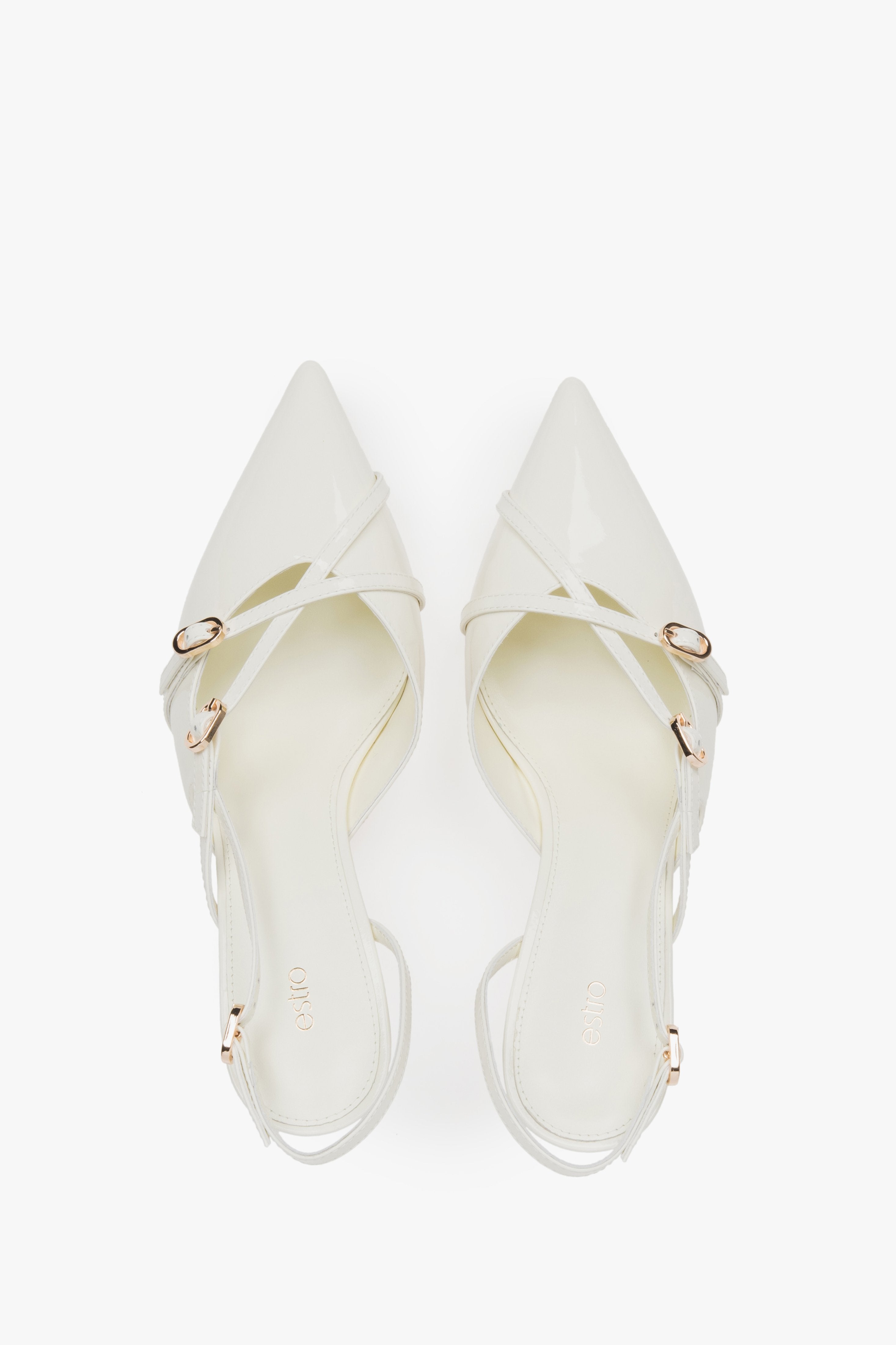 Ponadczasowe jasnobeżowe czółenka damskie Estro z lakierowanej skóry naturalnej - idealne na specjalne okazje i do biura, o eleganckim fasonie slingback. 