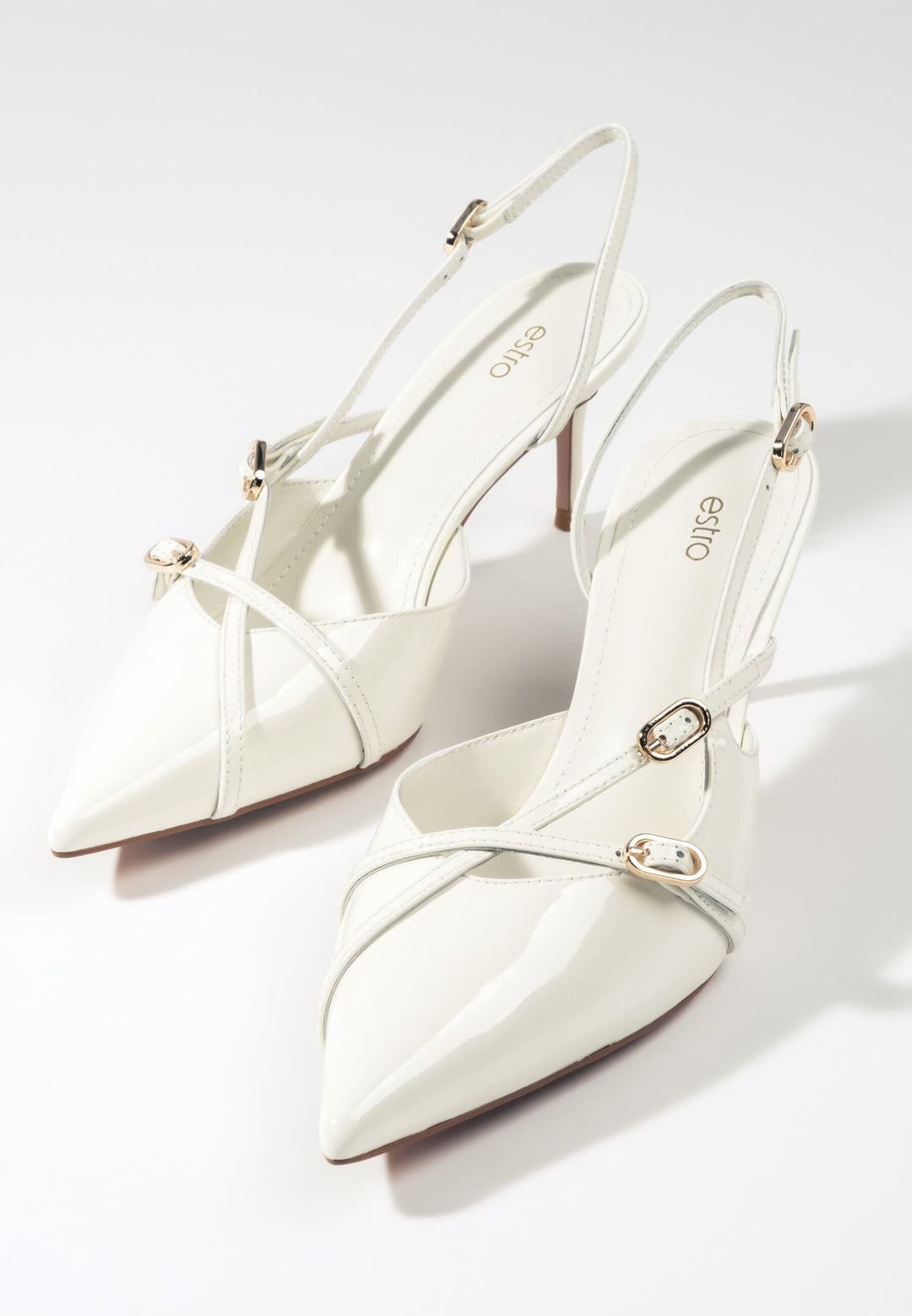 Jasnobeżowe czółenka damskie typu slingback z lakierowanej skóry naturalnej Estro ER00117222.