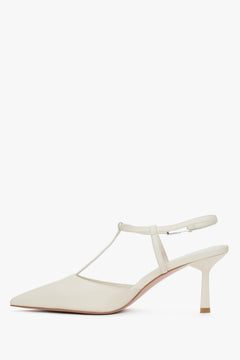 Czółenka damskie Estro w kolorze jasnego beżu, o fasonie slingback.