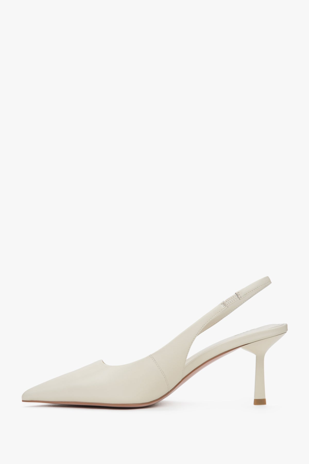 Stylowe czółenka damskie Estro w delikatnym odcieniu beżu, typu slingback, osadzone na efektownym, wysokim obcasie.