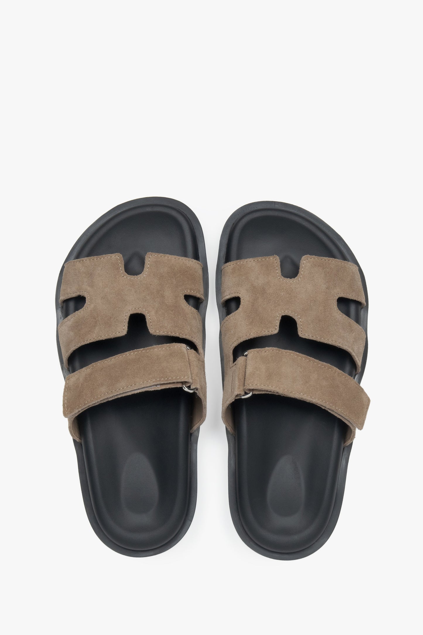 Jasnobeżowe klapki damskie z regulowanym paskiem z włoskiego weluru naturalnego Premium Estro ER00117632.