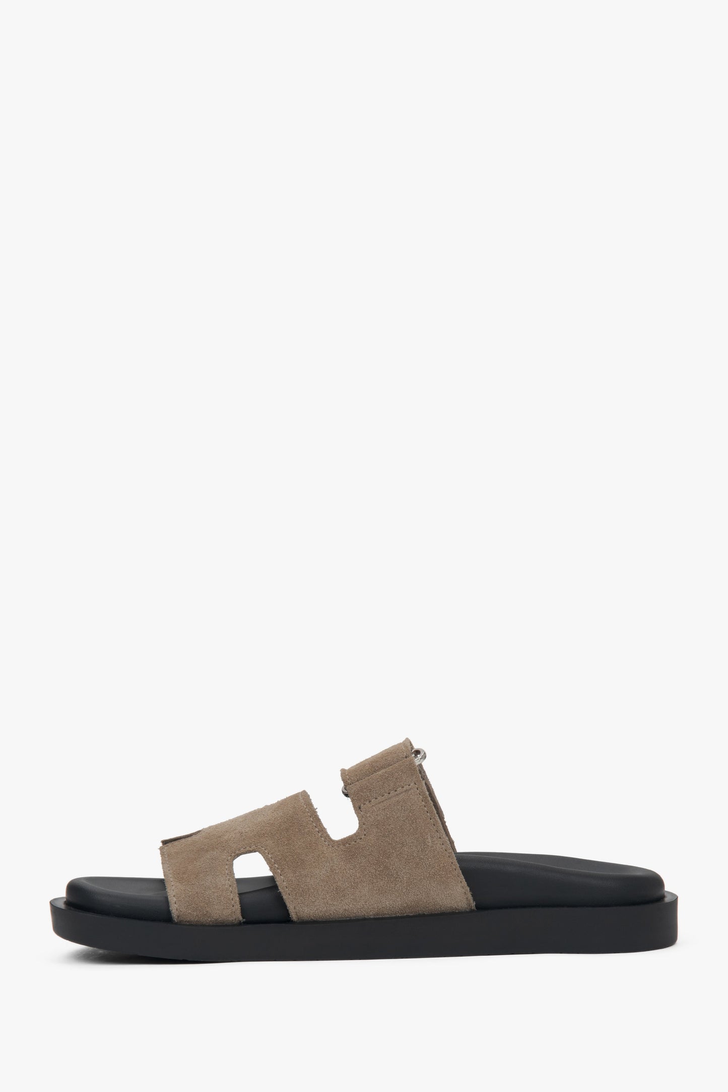 Klapki damskie, jasnobeżowe, z regulowanym paskiem, z włoskiego weluru naturalnego Premium, Estro.