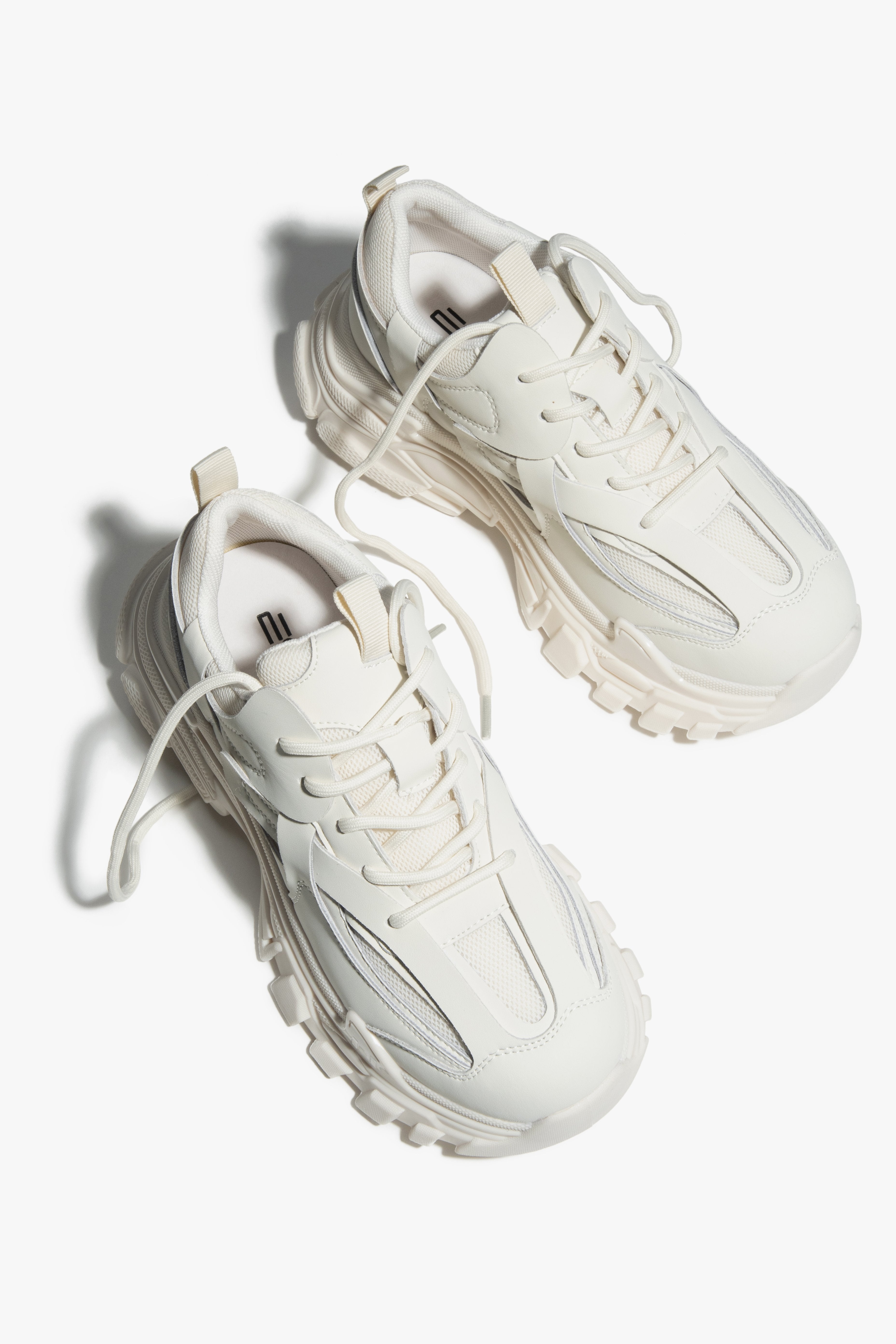 Jasnobeżowe sneakersy damskie na grubej podeszwie ES8 ER00112610