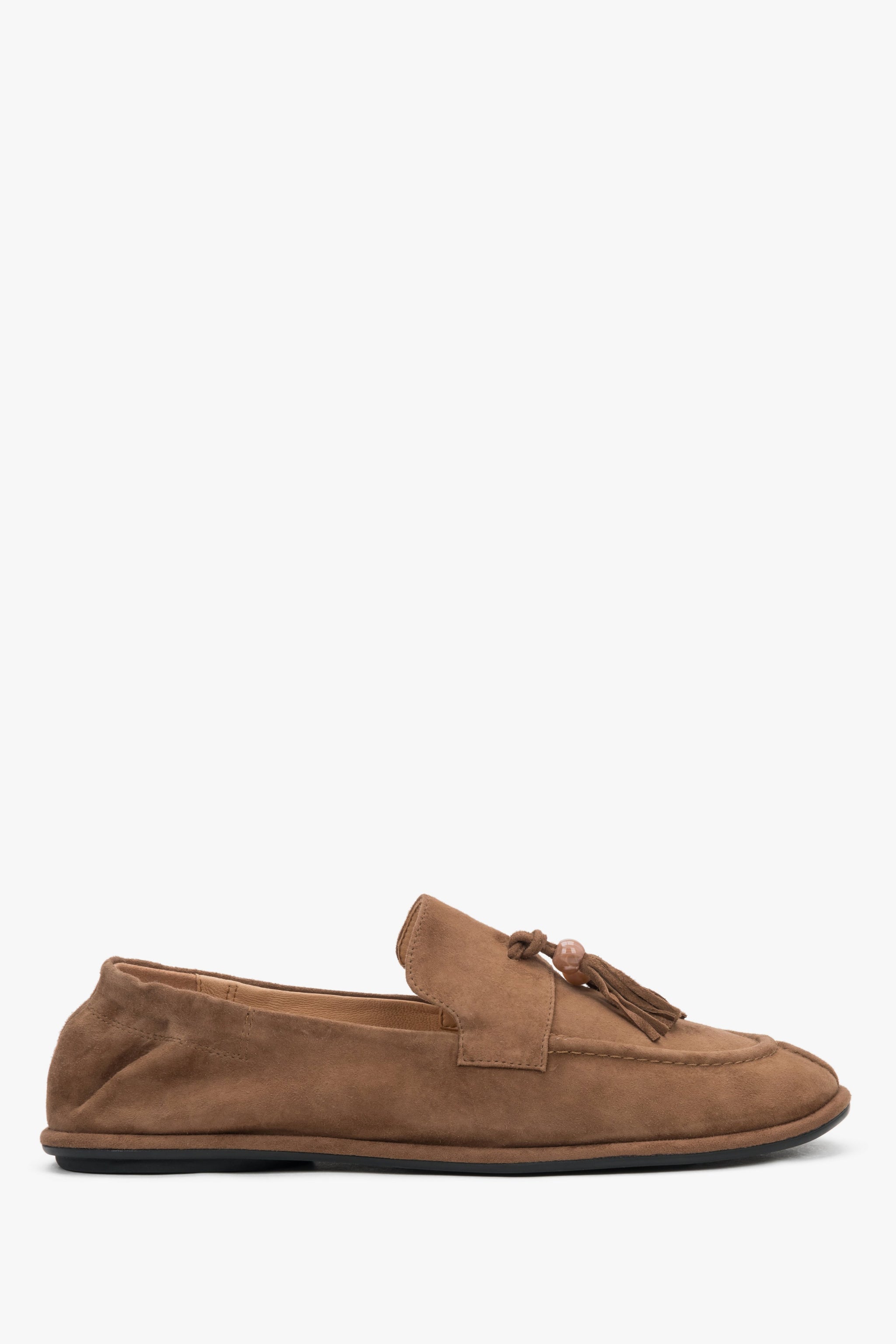 Damskie jasnobrązowe loafersy z ozdobnym chwostem typu barefoot z weluru naturalnego Estro.