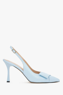 Jasnoniebieskie skórzane czółenka damskie typu slingback na szpilce z czubkiem w szpic Estro ER00119666.
