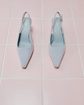 Jasnoniebieskie welurowe czółenka damskie typu slingback na niskim obcasie Estro ER00117229