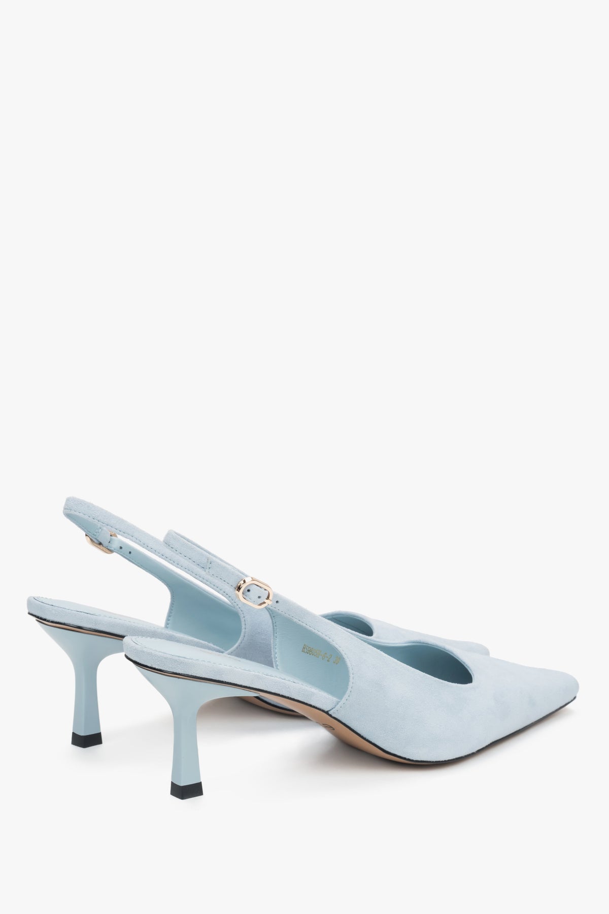 Komfortowe niebieskie czółenka damskie Estro z weluru, o fasonie slingback i na niskim obcasie.