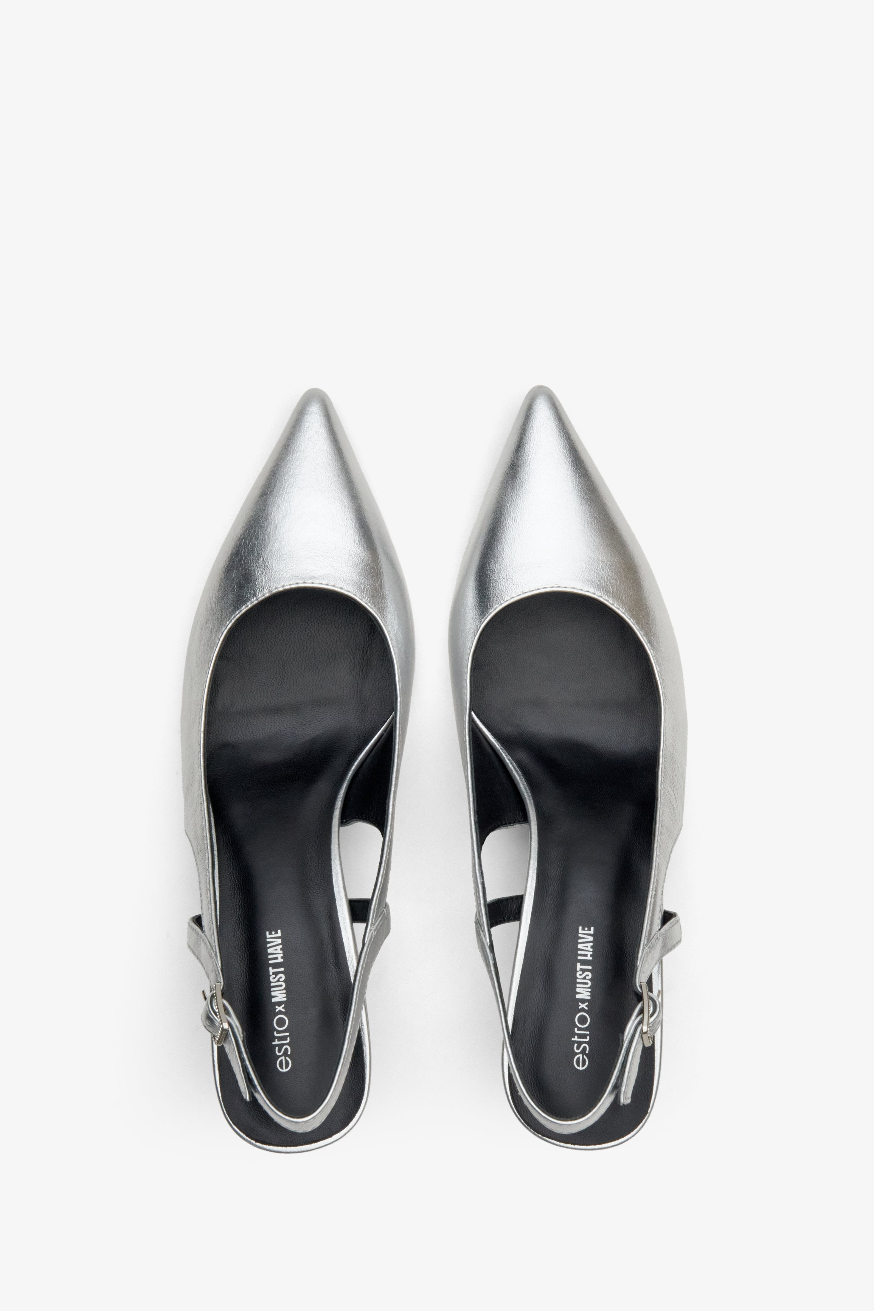 Skórzane slingbacki Estro x MustHave w kolorze srebrnym - prezentacja obuwia z góry.