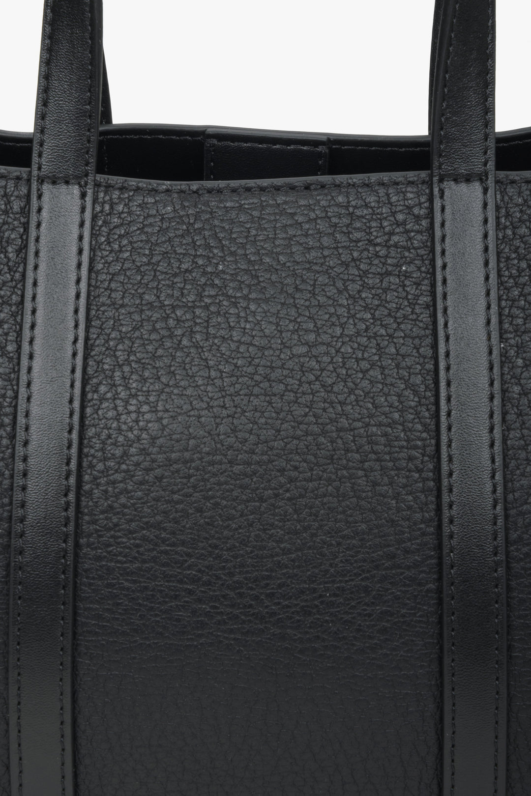 Skórzana czarna torba damska typu shopper Estro - zbliżenie na detale.