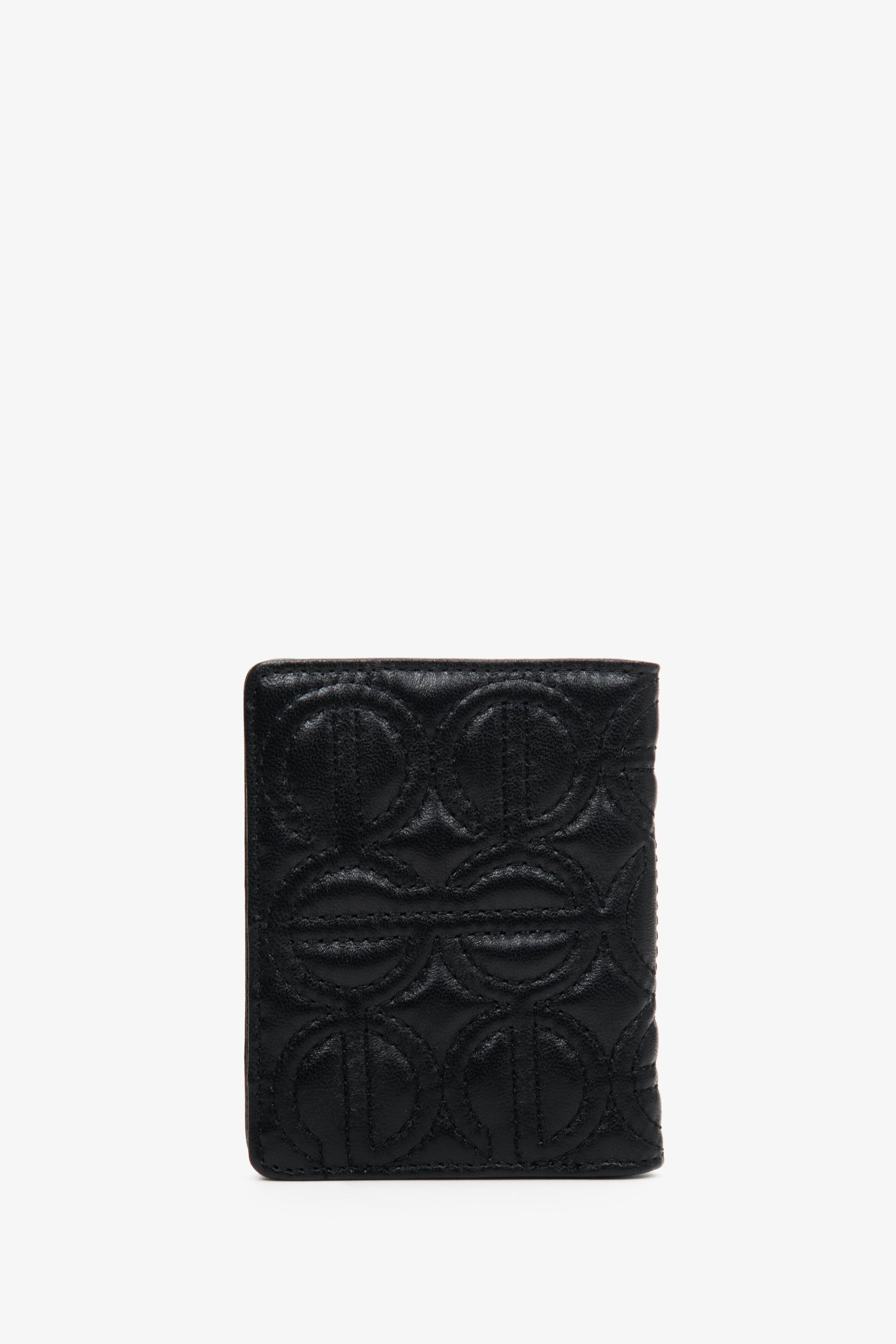 Skórzany, mały portfel damski w kolorze czarnym marki Estro z tłoczonym logo.