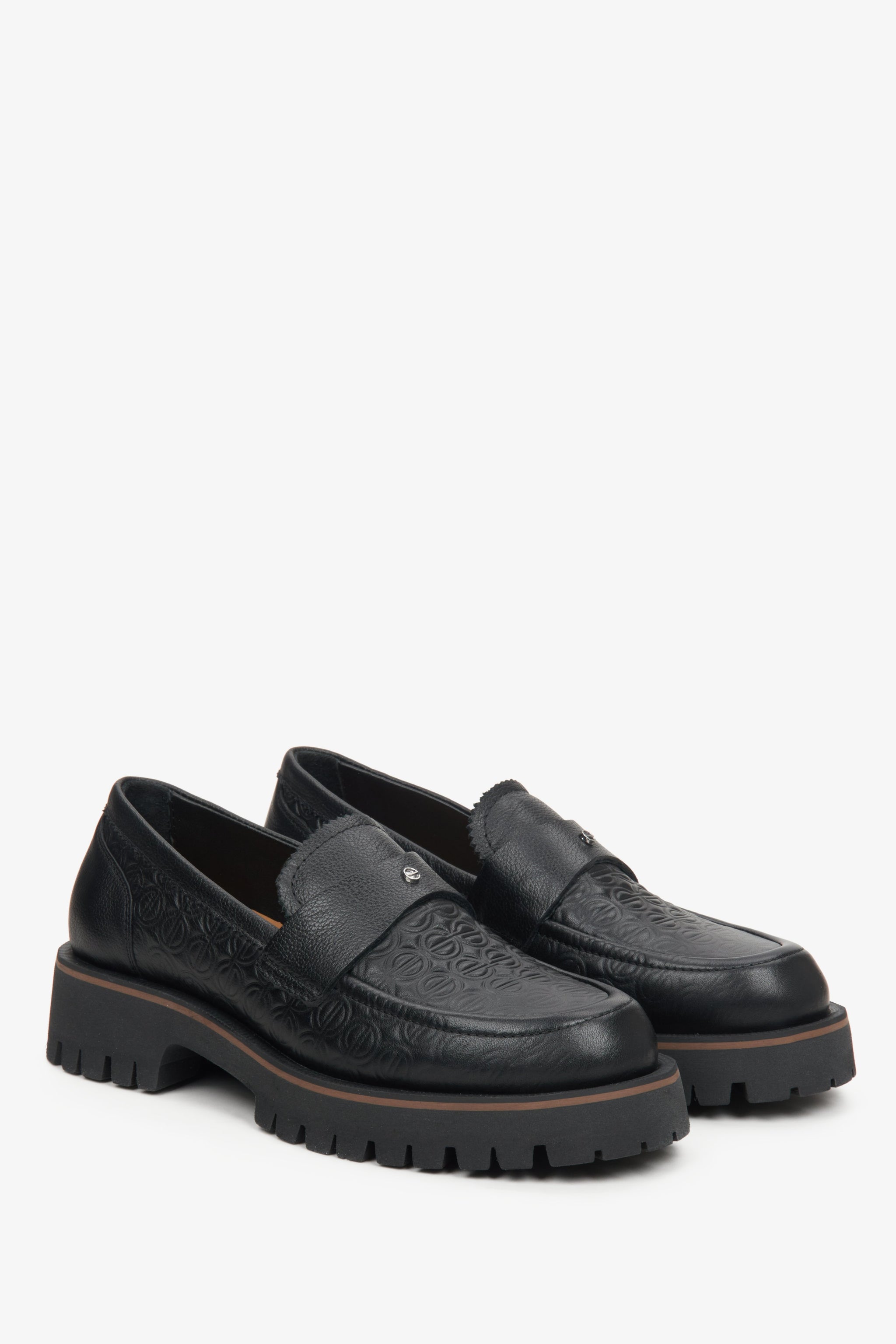 Damskie skórzane loafersy Estro w kolorze czarnym.