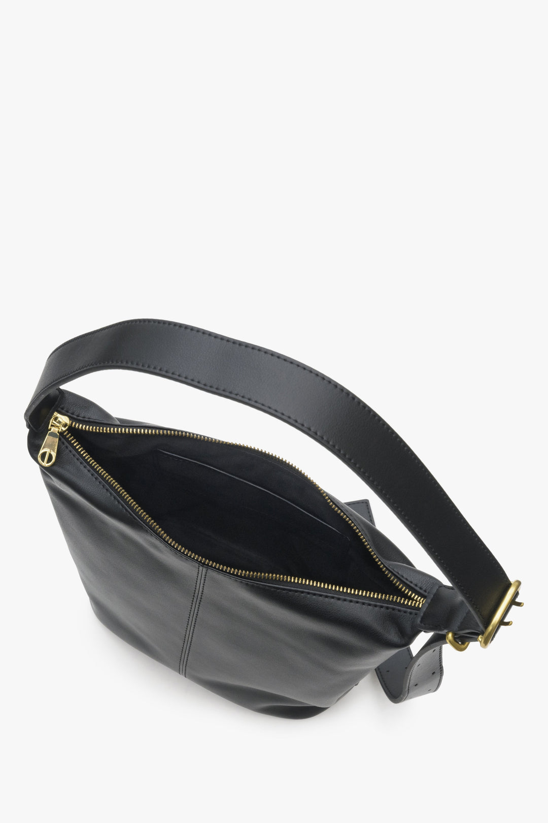 Skórzana czarna torebka damska Estro - zbliżenie na wnętrze modelu.