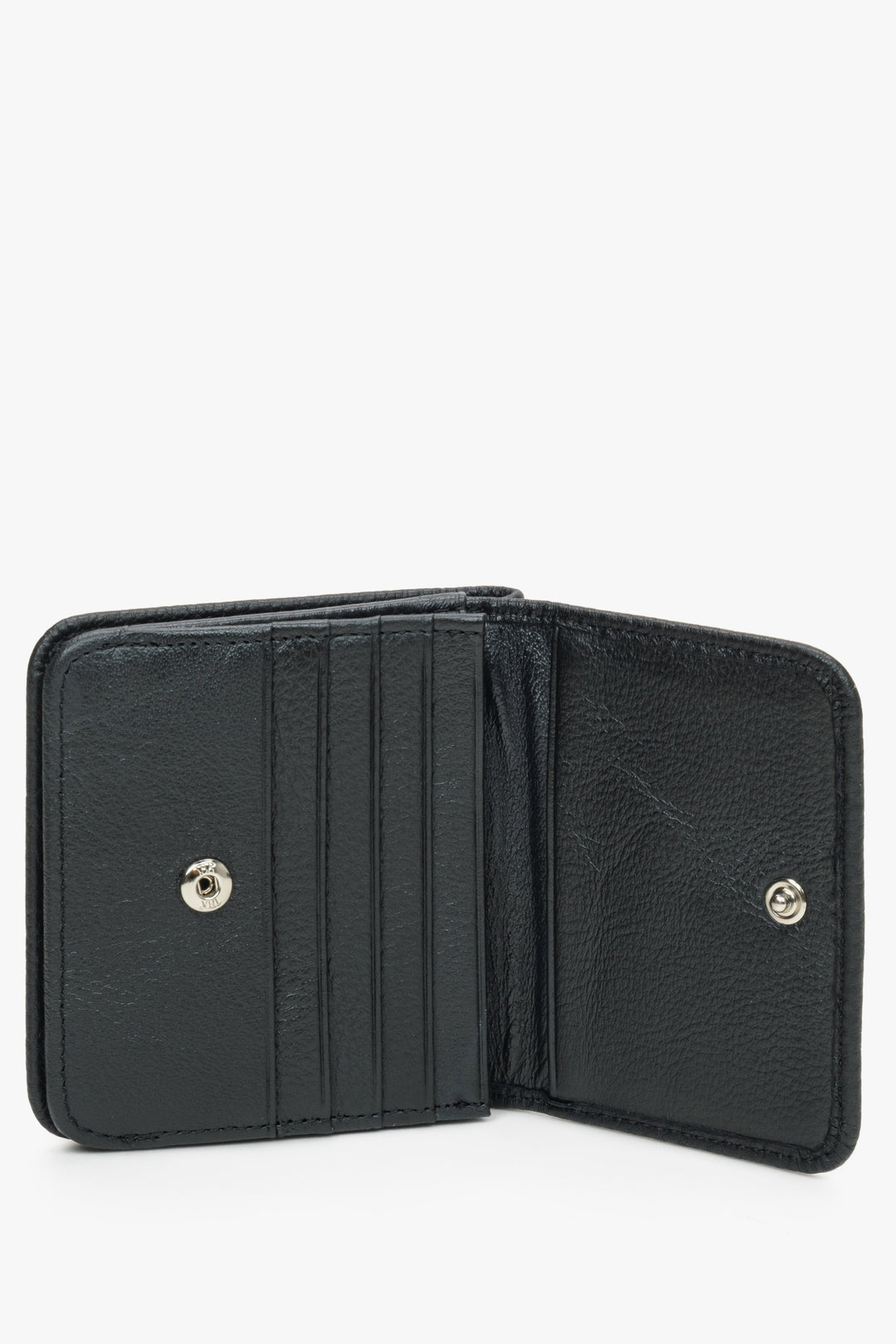 Kompaktowy portfel męski - portmonetka Estro w kolorze czarnym - prezentacja prezentacja wnętrza.