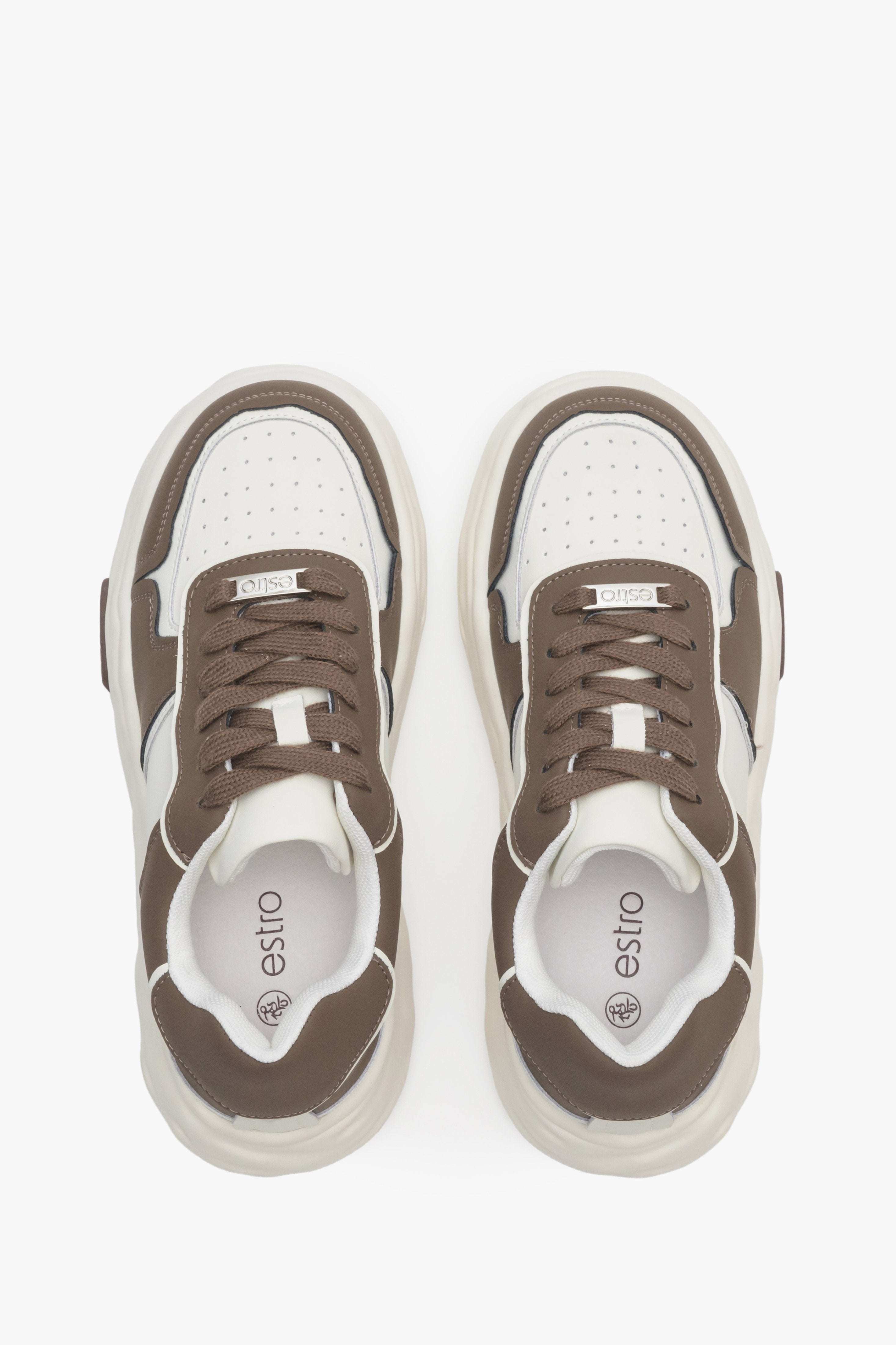 Damskie, skórzane sneakersy w kolorze brązowo-białym Estro - prezentacja modelu z góry.