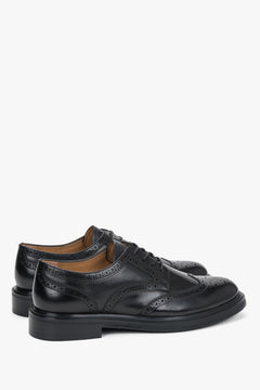 Ze skóry naturalnej, klasyczne czarne półbuty damskie typu brogues Estro.
