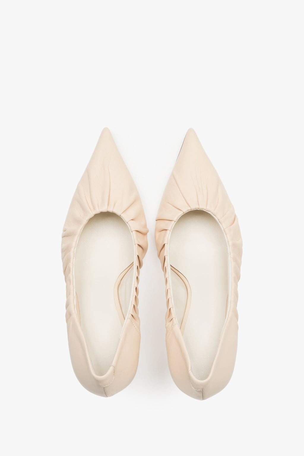 Buty damskie na obcasie, klasyczne, jasnobeżowe, z czubkiem w szpic, z włoskiej skóry Premium, Guglielmo Rotta.